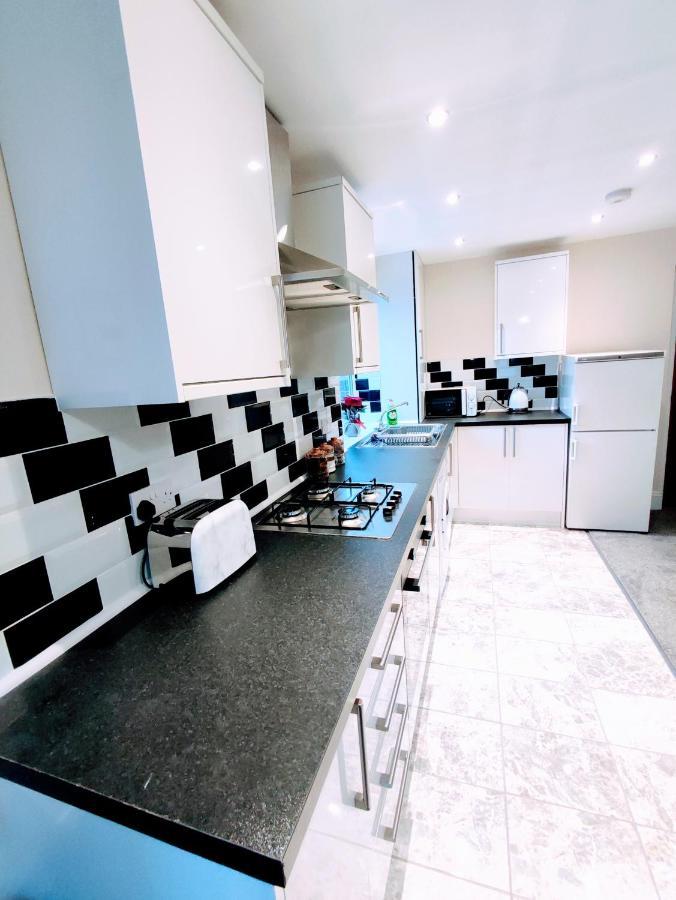 נורת' שילדס Crystal Suite 2 -Free Private Parking מראה חיצוני תמונה